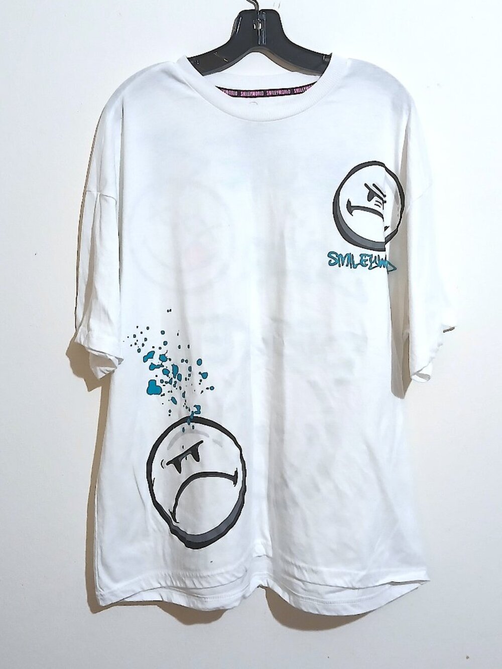 SmileyWorld Protect Your Peace Oversized Graphic T-Shirt – Men’s/Unisex XL